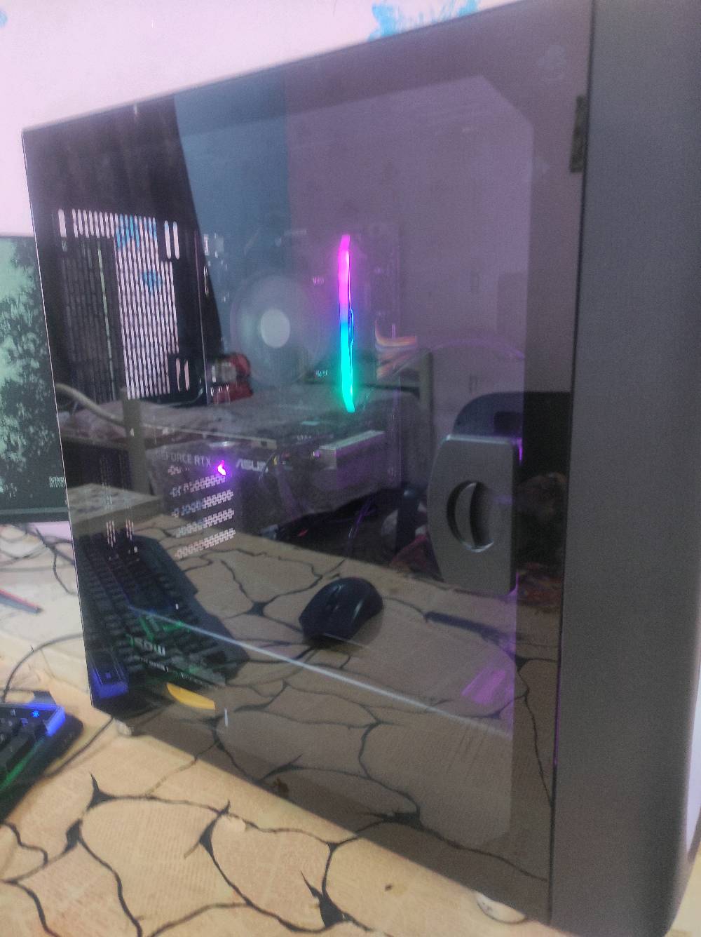 تجميعة Gaming كاملة للبيع
المواصفات:
 GPU: ASUS RTX 3050 8GB
 CPU: Intel Core i5-9400F
Motherboard: ASUS PRIME H310M-K R2.0
 RAM: Lexar 8GB DDR4
SSD: 1TB
 PSU: 750W
CPU Cooler: مبرد هوائي
 Monitor: Acer FHD 180Hz
 كيس Gaming RGB + مراوح RGB
الجهاز جاهز للاستخدام واللعب، ومناسب للألعاب بدقة FHD، وكذلك التصميم والاستخدام اليومي.
 الحالة: مستعمل ونظيف عموماً بس كلبس السايف مال كرت الشاشه مفصول بس ما اله اي اثر على أداء او سلامه الكرت كلشي بي سليم
الشاشه هيه الوحيده الي بيها عيب انو تضهر خطوط لما ترتفع حرارتها بالعموم شغاله و تعرض طبيعي 
يوجد تصوير فيديو لمعرفة حالة و استجابه الجهاز 
 الموقع: البصرة
 السعر: 1.000.000 مليون و قابل للتفاوض 
للأستفسار واتساب ***********
