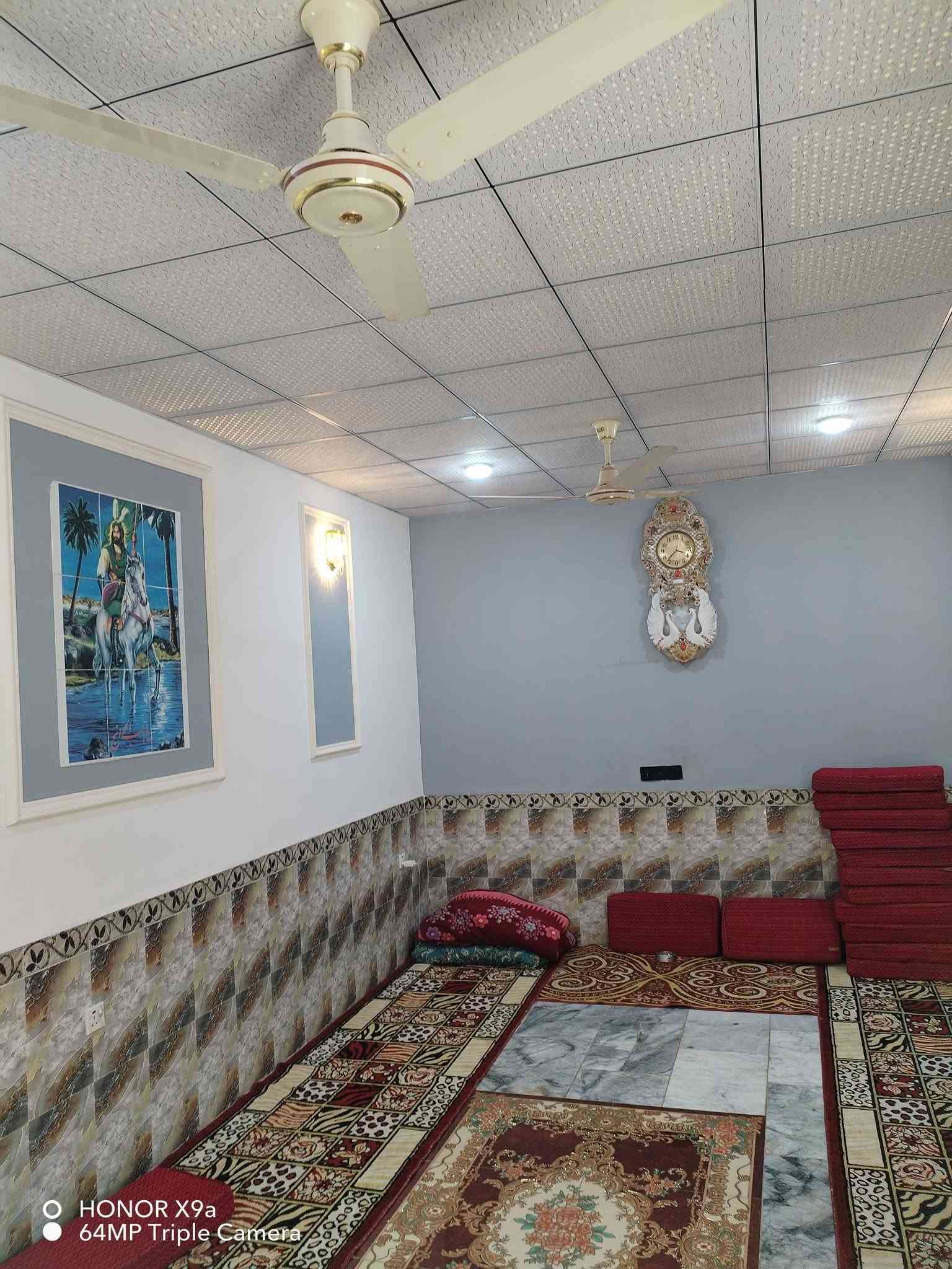 بيت زراعي للبيع مساحه 220 متر مكانه الفضليه حي العرب قرب حسينيه أصحاب الكساء يتكون من غرفتين وصالتين وديوانيه وصحيات داخليه وخارجيه وساحه جبيره السعر 48 وبي مجال للاستفسار ***********

نص مكتوب في الصور:
- HONOR X9a 64MP Triple Camera
- HONOR X9a
- 64MP Triple Camera
- O HONOR X9a