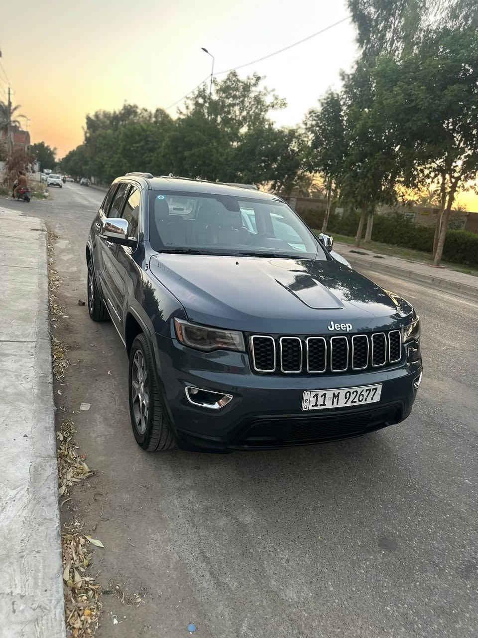 السلام عليكم جيب كراند شيروكي ٢٠٢٠ بسمي لمتد لسياره رقم بغداد وارد امريكي حادثها دعاميه اماميه فقط طاك ايرباك برده و راجع سستم كامل لسياره جديده مواصفاتها شاشه چبيره كامره رادارات جانبيه خلفيه توقف ذاتي عند الرجوع حساسات خلفيه لسياره فور ويل كشنات ثنين كهرباء خزن ميموري فتحه سلايت  جنطه كهرباء تشغيل عن بعد تخم تاير صدر كله جديد مكينه صار ١٠ ايام من شادها مال حاويه مكينه كير جدد لك لسياره ماشيه ١٣٣ كيلو مو ميل مكان السياره بغداد الاسكان سعرها ٢١٠ وبيها مجال بسيط رقم لمبايل *********** عقيل  صورت الحادث بالمنشور
