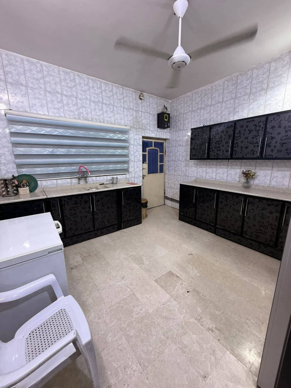 🏠 بيت للبيع – موقع المحمودية دور الري قرب الجوازات 

📐 المساحة: 156 م²
🏗️ البناء: مسلح، عمر البناء 13 سنة
📜 الطابو: صرف

✨ يتكون من:
• مطبخ
• هول
• استقبال
• غرفة نوم
• صحيات داخلية وخارجية
• عدد 2 مناور
• البيت كامل مبلط مرمر وسيراميك

📍 الموقع: دور الري – خلف كراج بغداد، بالقرب من دائرة الجوازات.

📞 للاستفسار والتفاصيل: مراسلة الصفحة أو الاتصال
***********.

🔑 فرصة مناسبة للسكن والاستثمار
