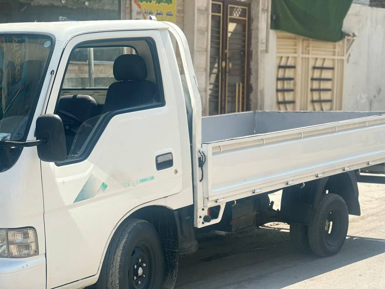 سلام عليكم
كيه فنتيره موديل 2000
قماره صبغ مابيهه 
صبغ بس البدي 
مكينه جديده 
سعر السياره 65وبيهه مجال 
مكان السياره الارفلي 
رقم الهاتف
***********
***********
