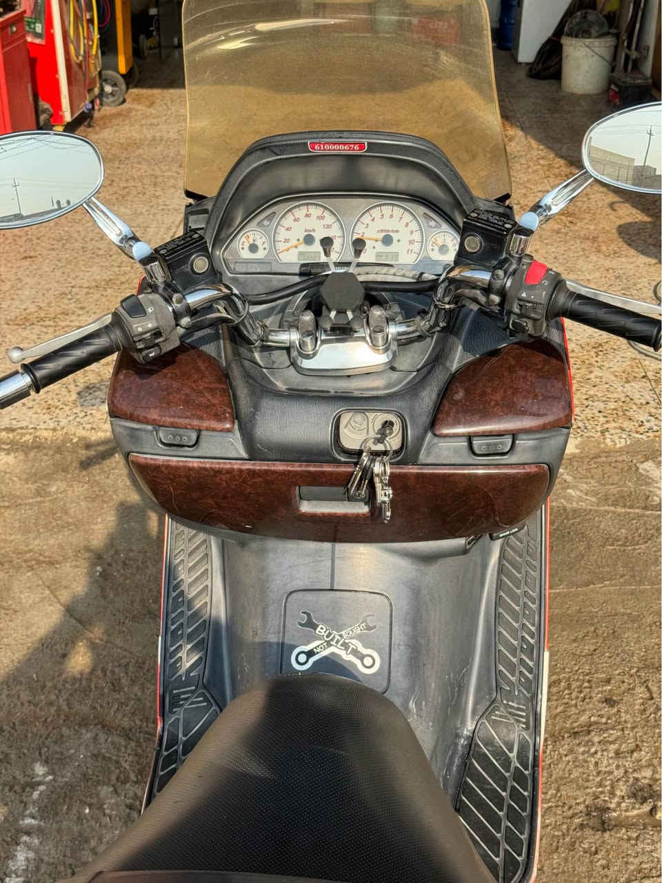 السلام عليكم. سكاي وايف 400cc محرك جدا نظيف والدراجة رمبه  يعني برغي ما مفتوح نظافه فول سنويه ورقم إنكليزي بسمي السعر بيه مجال بسيط إذا مهتم راسل على الماسنجر او ***********@ للمعلومه سويج وبخاخ المحرك اقتصادي جدا وهنالك مشكله زيت في الدبلات الاماميه فقط. النجف, العراق
