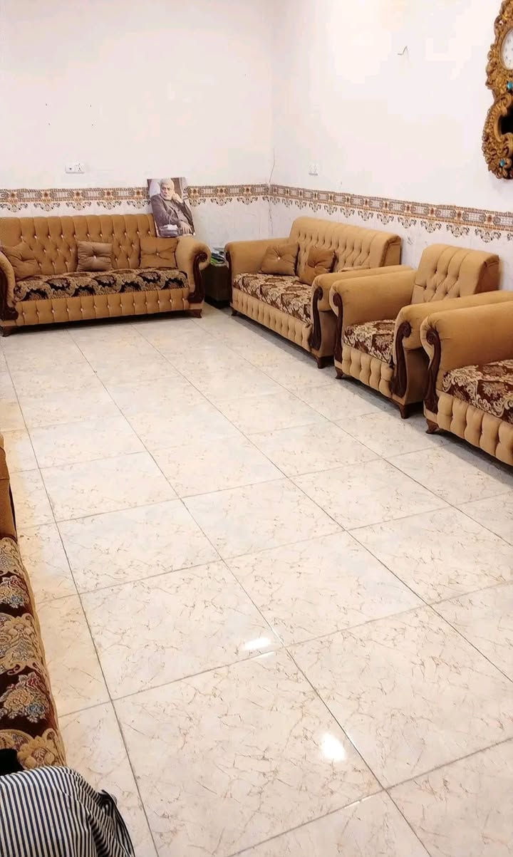 السلام عليكم
دار للبيع
المساحه 240م
العنوان حي ذويب الأول الفرع الخامس
البناء طابوق الارضيه بورسلين السطح فرشي المجاري خط للبزل
غرفتين نوم هول استقبال صاله مطبخ صحيات داخليه وخارجيه
البيت جاهز للسكن
للاستفسار الاتصال ***********
