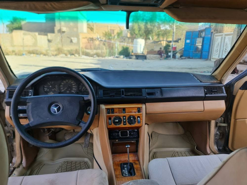 مرسيدس دب موديل 88  كير اومكينه 2 اونص لاصوت ولا تبخير  شرط ترايك 240 تخم تاير جديد حداديه 100% قواعد الدبل بلاد لاخياس ولا تصليح  مغلفه كلهه جلد غرفه جديده  تخم ابطاين جدد زلغ مابيهن شرط  تخم سماعت 4 مسجل لمس  السياره جاهزه للخير بس تبريد نقص  ماعرف شبي  رقم بغداد الماني سنويه صاقطه صارلهه 3 اشهر بسمي تحويل مباشر مشروع وطني   السعر 35 اوبيهه مجال قليل شراي يتصل ***********  مكاني ناصريه سوق الشيوخ الشطره, ذي قار
