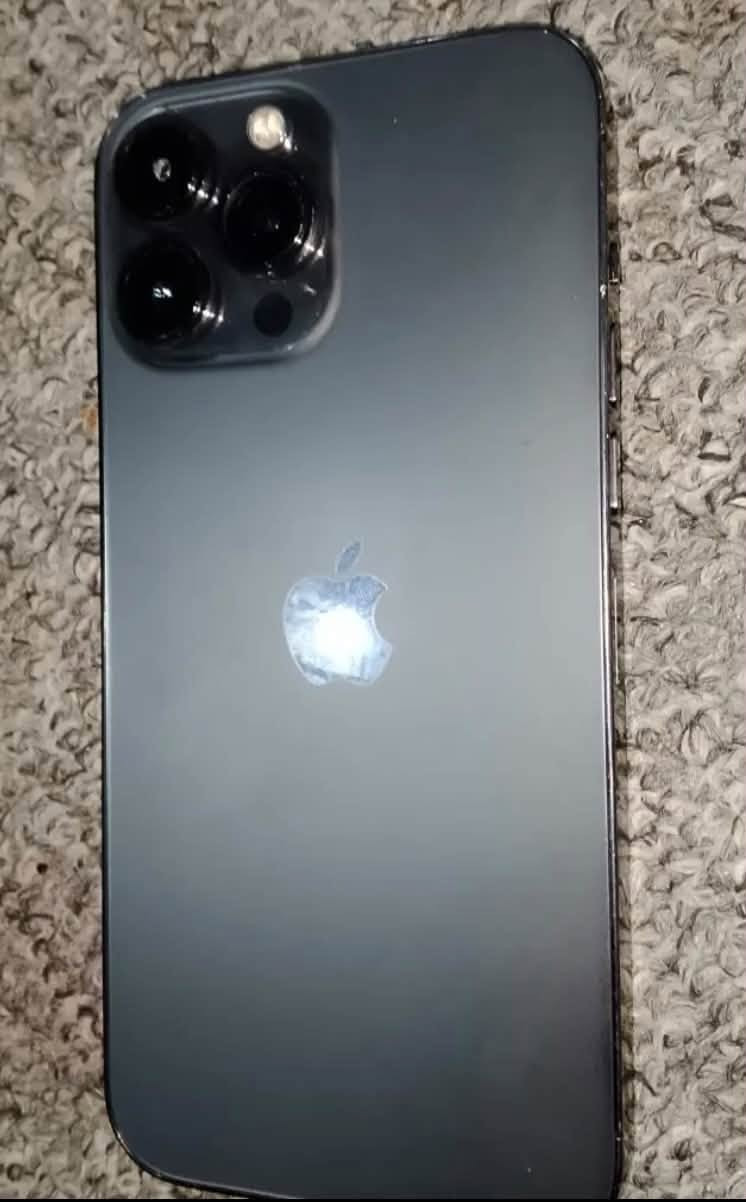 سلام عليكم ipone 13 pro max الجهاز بلادي وتر بروف ع وضع الشركة من الولياتب بطارية 75 شحنه زين بي خط بلكامرة رقم ١ كلشي مامبدل بي السعر 700 وبي مجال

نص مكتوب في الصور:
- ٨:٣٨
- ٥٢
- حالة البطارية والشحن
- رسالة مهمة حول البطارية
- حالة بطاريتك متدنية جدًا. يمكن أن يبدل أحد مزودي خدمة Apple المعتمَدين البطارية لاستعادة الأداء والطاقة القصويين.
- العثور على خيارات الخدمة...
- الحد الأقصى للقدرة
- ٧٥٪
- هذا قياس لقدرة البطارية مقارنة بقدرتها عندما كانت جديدة. قد تتسبب القدرة المنخفضة بتقليل ساعات الاستخدام بين عملية الشحن والأخرى.
- أقصى قدرة للأداء
- ستساعد الأنظمة المضمنة في النظام والمكونات في تخفيف آثار الأداء التي قد تلاحظها أثناء التقدم الكيميائي في عمر بطارية iPhone.
- شحن البطارية المحسن
- للحد من استنزاف عمر البطارية، يتعلم الـ iPhone من عادات الشحن اليومية، بحيث ينتظر ولا يتجاوز ٨٠٪ حتى يحين موعد حاجتك إلى استخدامه.
- EV ١,٠ 4K RES إطار/ث ٦٠ ٠,٥ ١x ٣ فيديو صورة