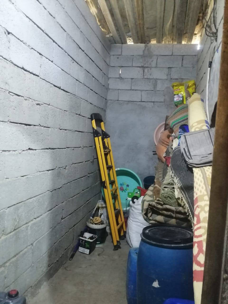 سلام عليكم بيت زراعي 150 متر بشارع البيطره بي غرفه وصاله ومطبخ وحمامات ومخزن سعره مناسب أي ستفسار اتصل على الرقم ***********
