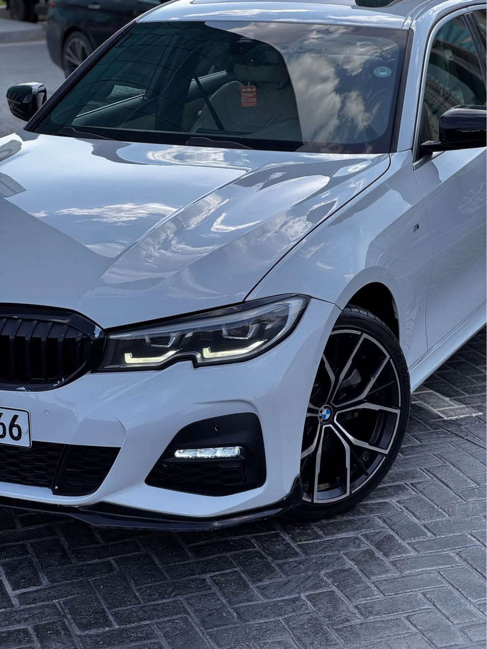 Bmw 330i s drive كلين 
بي ام 330i دفع خلفي فول كلين بدون صبغ 
داخل بيج 
سيارة ما بيه رصعة شخط صبغ مكفول 
بس بيه دعامية امامية واي شبر بونيت تعديل 
و ايرباك ستيرن طاك 
گير محركات اب شرط 
سعر كلش مناسب 
سعر 239 ورقة مجال حق الجية 
ماشية ٦٠ الف مايل 
مكان السيارة اربيل 
واتساب *********** أربيل, العراق
