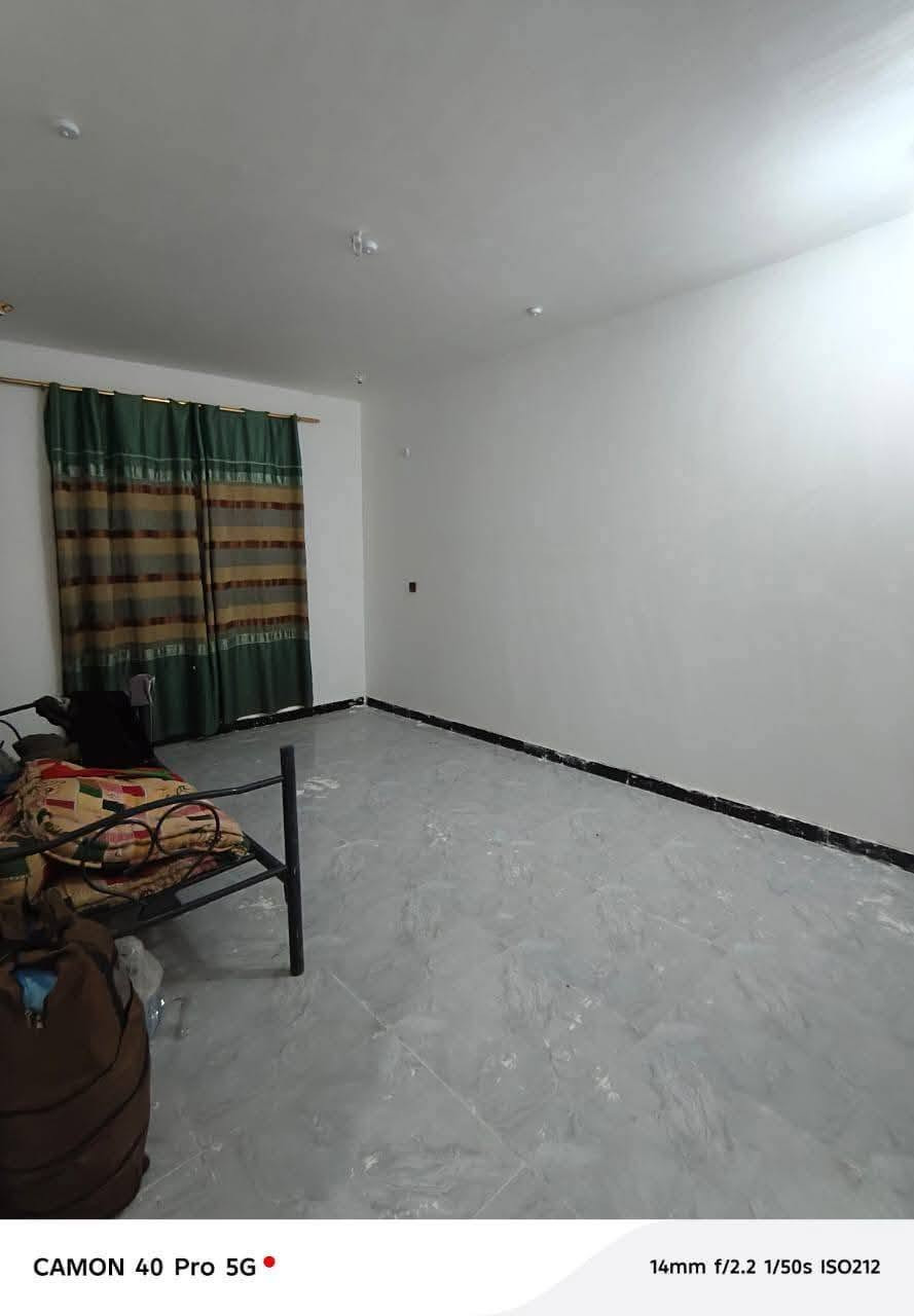 بيت طابقين للبيع مساحه 120 متر زراعي
طابوك صب كونكريت بناء حديث قريب عل شارع العام 
الطابق الأول يتكون من غرفتين و صالـه ومطبخ
ول طابق الثاني يحتوي علا 4 غرف
المجموع 6 غرف السعر 85 
مكانه الزديناويه قرب صيدليه التفاحه الخضراء

نص مكتوب في الصور:
- CAMON 40 Pro 5G
- 14mm f/2.2 1/50s ISO212
- CAMON 40 Pro 5G 14mm f/2.2 1/50s ISO104
- CAMON 40 Pro 5G 14mm f/2.2 1/50s ISO74
- CAMON 40 Pro 5G 14mm f/2.2 1/50s ISO212
- 14mm f/2.2 1/50s ISO523
- CAMON 40 Pro 5G 14mm f/2.2 1/50s ISO318