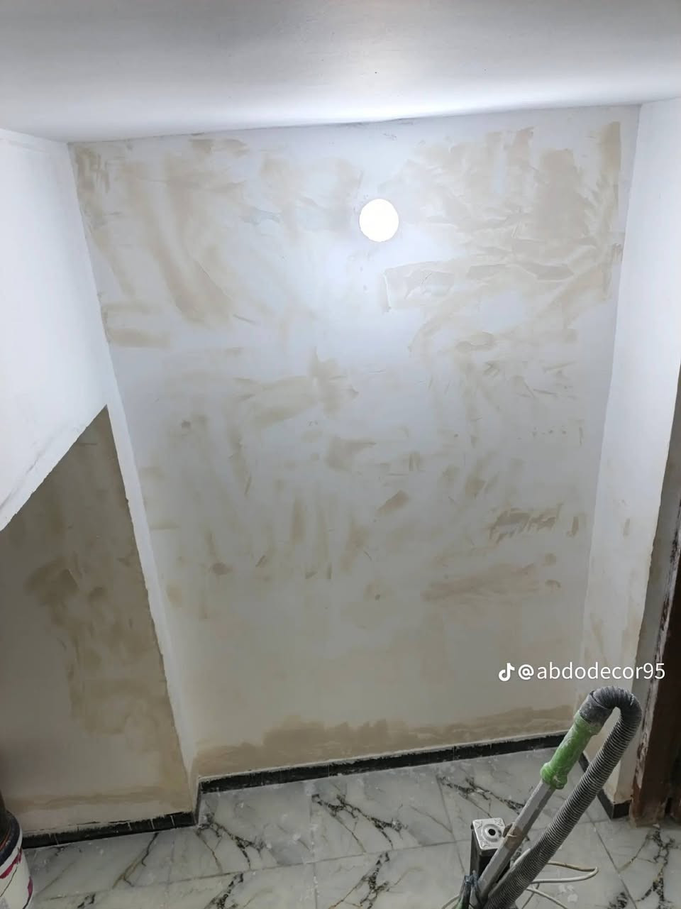 سلام عليكم
نشتغل صبغ داخلي وخارجي سعر كل مناطق كركوك اشتغل ***********

نص مكتوب في الصور:
- @abdodecor95
- @sabaqleyg8b
