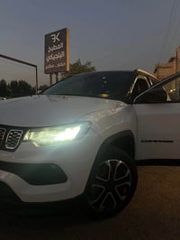 jeep 2024  ابيض لونين تو كلر لمتد السيارة مفوله مواصفات السعر١٤٠ مال ب...