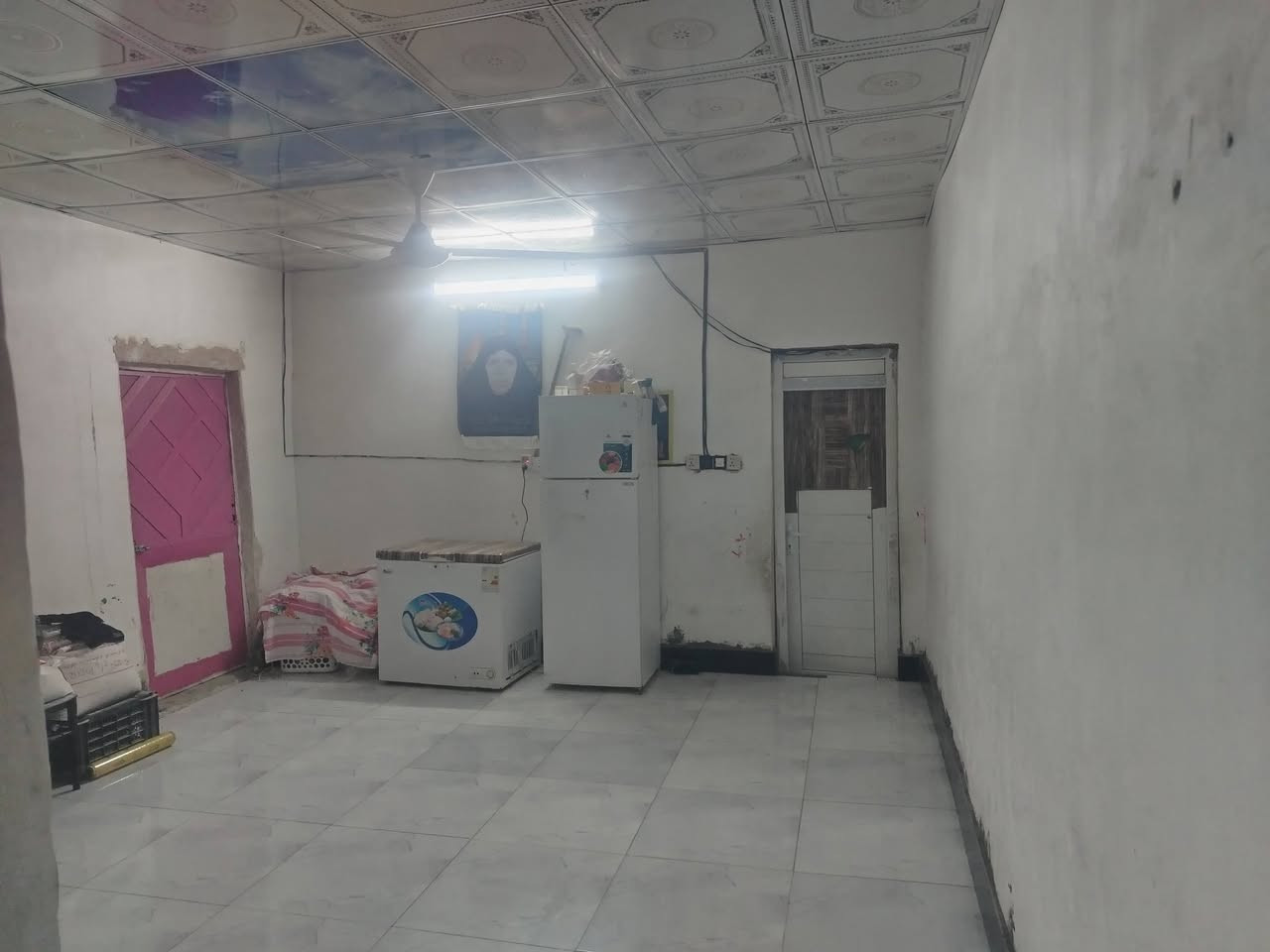 البيت  البيع  المساحه 100  غرفه وصاله ومطبخ وطارمه عله طريق كربلاء نجف عمود 138 قريب عل شارع العام يعني واجهه محلات  اتصير ***********
