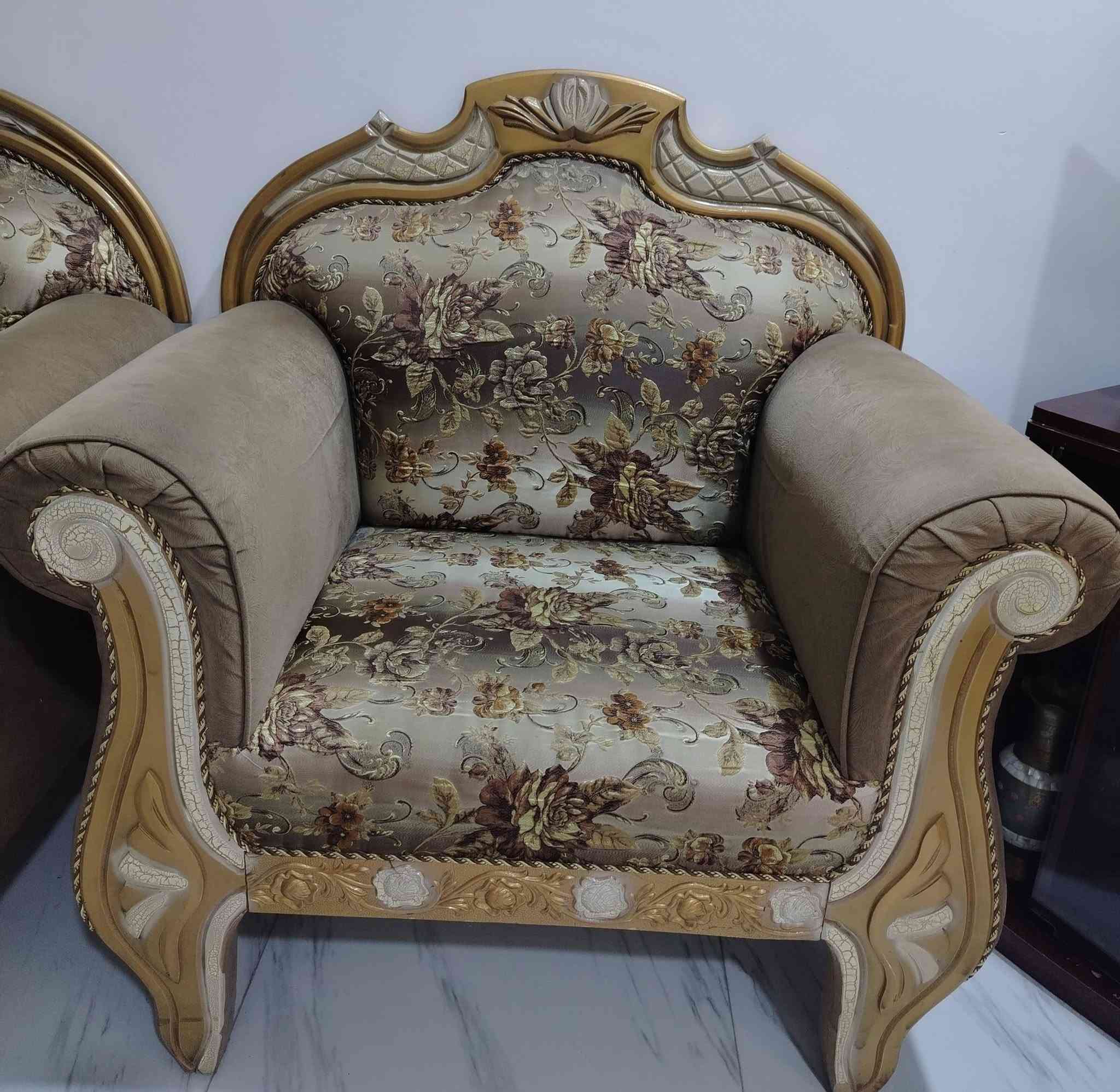 طقم قنفات10مقاعد بحالة ممتازة نظيف ومابي اي ضرر شغل درجة أولى استعمال قليل المكان بغداد  العامرية  للتواصل ***********
  السعر550
