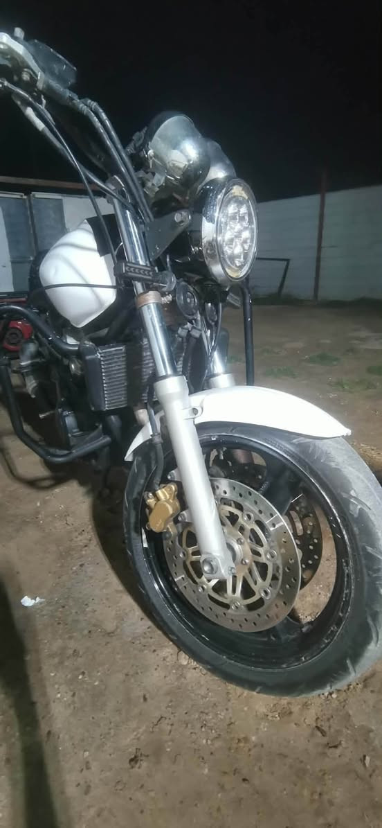 السلام عليكم حبايب CB400 للبيع تفاصيلها بل خاص كلشي يخصها ***********واتساب موجود مكاني مسيب موجود بكل وقت 💙
