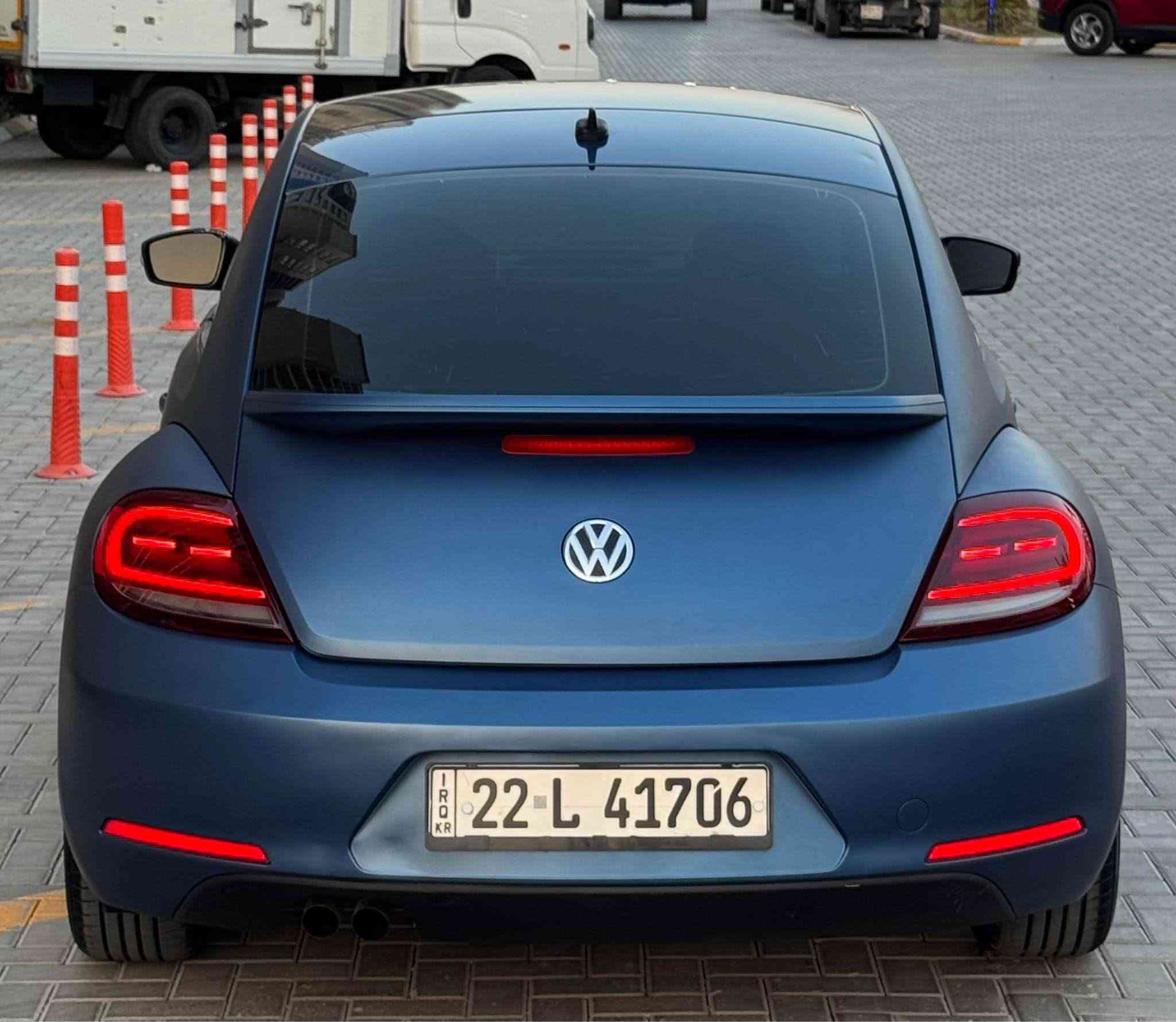 VolksWagen Beetle فولكس واكن بيتل 2016
ضررها بامريكا جاملغ و بنيد 
مصبوغه حزام لون طافي للجمالية 
 المواصفات : 
- محرك حجم 1800 تيربو 
- شاشة كاربلاي كبيرة
- كاميرا خلفية
- كشنات جلد 
- كشنات تدفئه
- ستيرن D shape 
- اضاءة داخل Led متغير بلادي
- دبل تحكم ستيرن
- دبل جكمجه
- اضاءة زينون عالي / ناصي / كشافات
- لايتات LED زينون بلادي
- بك لايت LED ترحيب 
- ويل حجم 17 أصلي
- اشارة بالمري 
محرك و كير غير مفتوح  
نوزلات و بلكات و فيت بمب جدد مسويلها ادامه 
حتى الدهن مبدله جديد
تبريد ثلج و تخم تاير جدد. جاهزة مابيها نقص
نظيفة جداً من الداخل و الخارج و ترايها يخبل
رقم اربيل الجديد سنويه و هزه جدد
السعر 95 ورقه بيها مجال بسيط
عنواني بغداد / الكرخ 
*********** بغداد, العراق
