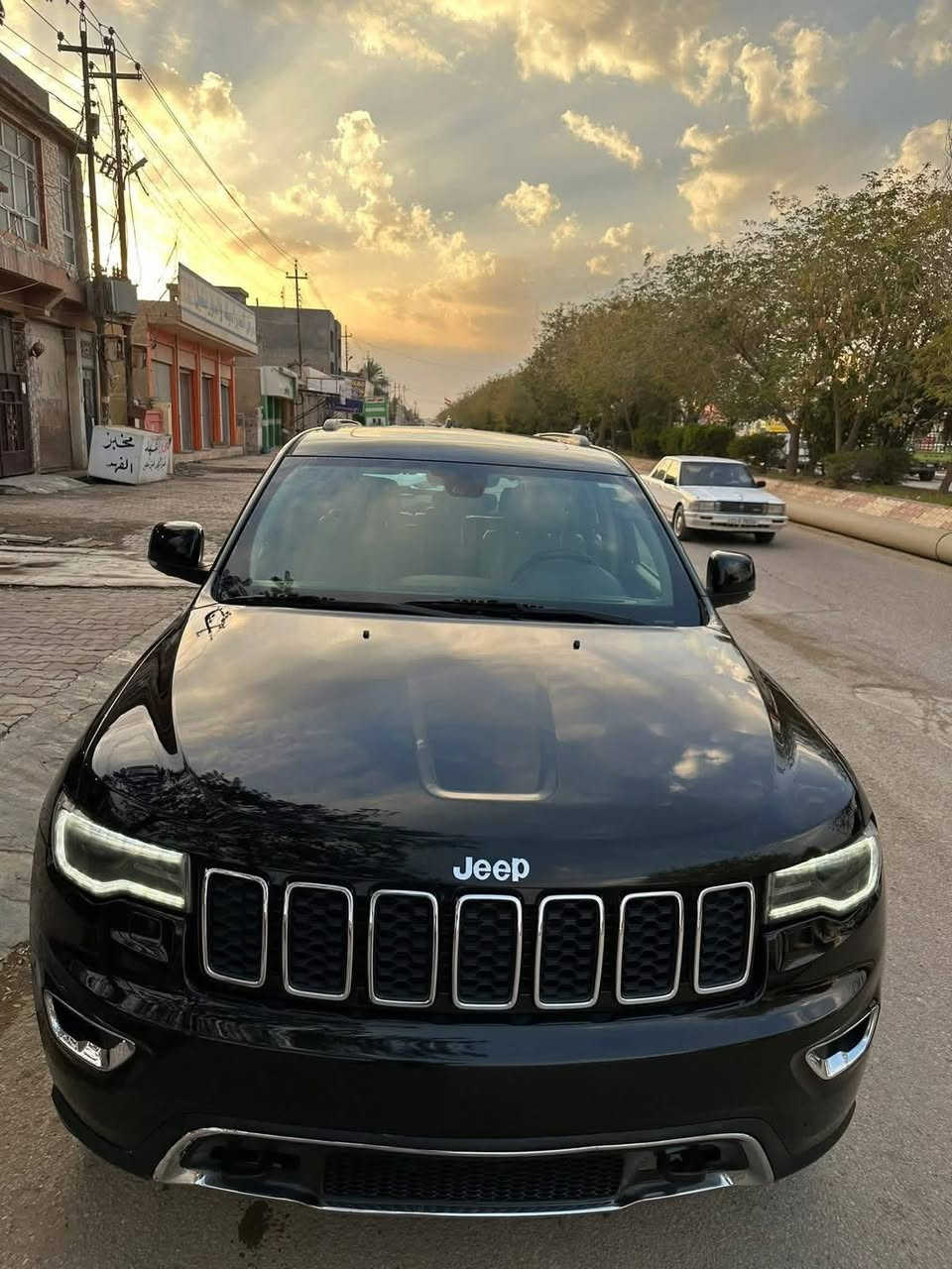 جيب كراند شيروكي لمتدد بلاس
مديل 2017

*  خليجي بنيد صبغ فقط بدون ايرباك  

* محرك 3.6L V6 Pentastar

* قوة 295 حصان

* كير أوتوماتيك 8 سرعات

* دفع رباعي 4×4

* ماشيه ١٣٤ الف كم

* نظام Quadra-Lift للرفع والخفض جكات

* نظام دفع Selec-Terrain بأوضاع متعددة للقيادة

* فتحة سقف بانوراما

* داخلية جلد 

* مقاعد أمامية كهربائية

* تبريد وتسخين المقاعد

* ذاكرة للمقاعد

* ستيرن  كهربائي وهيتر 

* كاميرا خلفية

* حساسات أمامية وخلفية

* مثبت سرعة

* تشغيل ودخول ذكي

* تشغيل عن بُعد

* مرايا كهربائية

* باب خلفي كهربائي

* إضاءة LED

* السيارة نظيفة جداً واستخدام شخص 

السياره تحويل نفس اليوم رقم بغداد

العنوان بغداد

الرقم / *********** 

السعر 200$ وبي مجال
