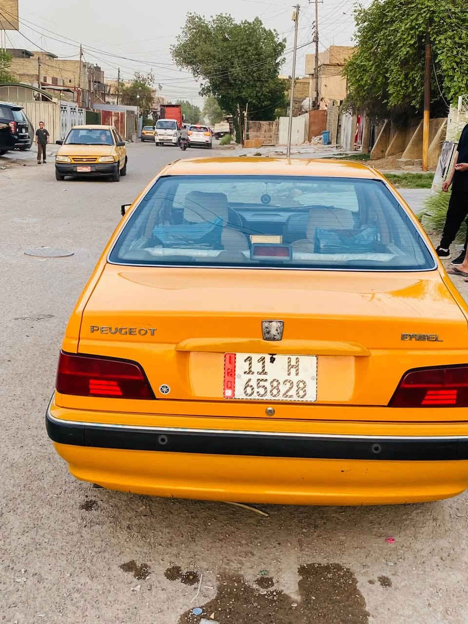 سلام عليكم 
بيجو بارص مديل 2021
سياره مكفوله عدا بارد بلباب الخلفي 
جاهزه من جميع النواحي
رقمها بغداد ب اسمي تحولي ثاني يوم 
مكان السياره العبيدي 
سعر السياره 68 ورقه وبيها مجال قليل 
جماعه 64 اشكرك ماابيعلك 
للستفسار ***********
