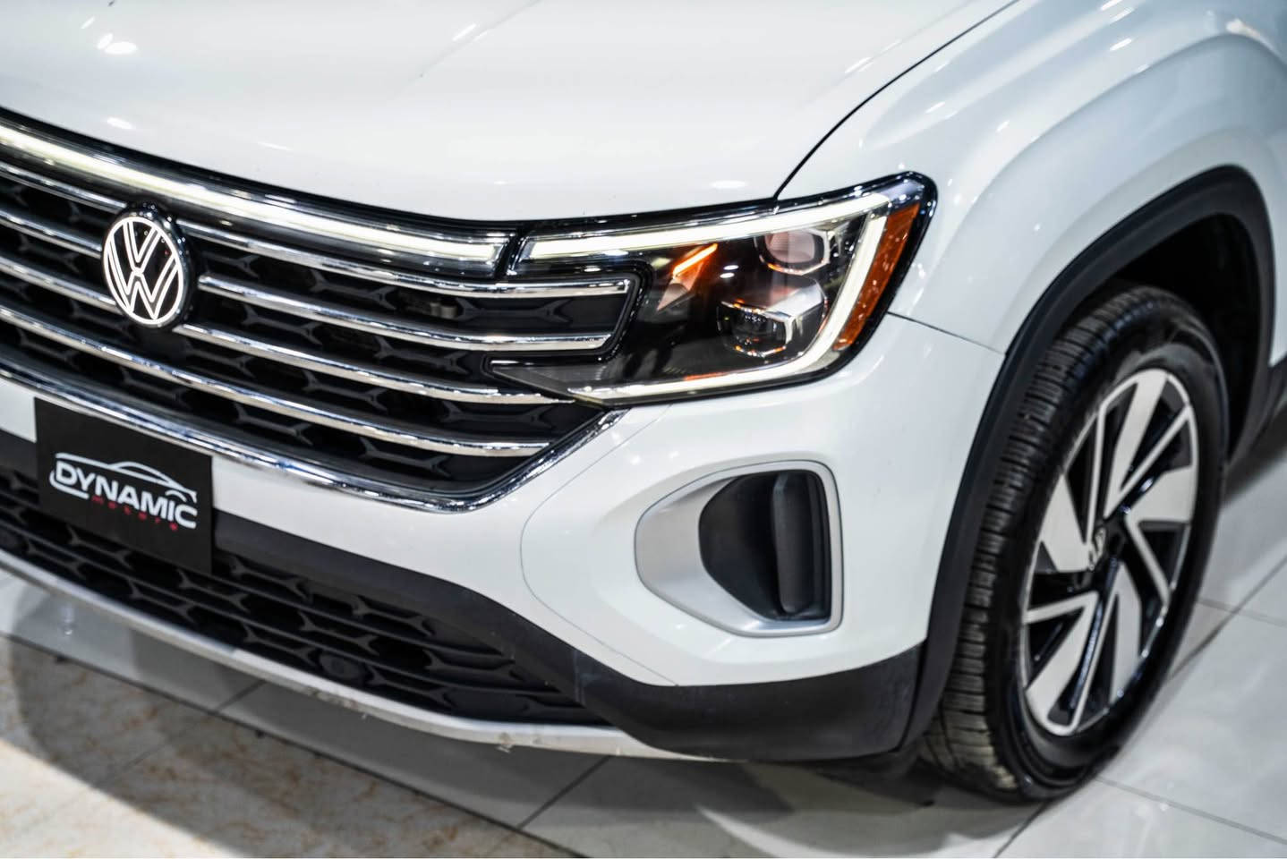 2024 VOLKSWAGEN ATLAS, SE🔥🔥
موديل: 2024
وارد : امريكي 
مواصفات :SE -
‎عدد الأميال : 40000ميل
الون : ابيض
الون داخل ؛ ابيض
‏‎سلندر :  V4
‎صبغ :  ١جامرلغ وباب بدون داخل   
سيارة رقم موقط ٣ شهر بي مجال
مكان اربيل شارع حديد و خشب معرض دايناميك موتورز
‏‎من المعلومات الرجاء التصل علي وتس اب
سعر جدا مناسب 🔥🔥🔥📲📲
                                                                                              *********** - أربيل, العراق

نص مكتوب في الصور:
- 3:29 40 bid.cars AWD 2.0L 4 cyl. 269HP 65 645 km 2024 VOLKSWAGEN ATLAS, SE 1V2HR2CA9RC532432 1-72838885 Copart Location: Martinez (CA) Shipping from: Los Angeles (CA) Seller: Enterprise Sale Document: Non-repairable vehicle cert (CA) Sales History 1 Similar archival offers You are watching archived offer. Auction ended on Monday, February 16, 2026. Monday, February 16, 2026 13 Photos Video 34