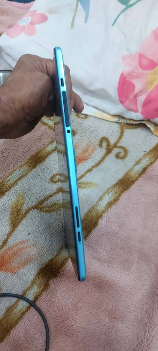 تابات اوربي امزون مامستخدمات عدد ٢ ذاكرة ٦٤ كيكا رام ٤ كيكا يستقبل  سيم كارت ورام  كامرة خلفية وكامرة أمامية ب٦٥ للتاب الواحد وبيه مجال كوت الكفاءات *********** امزون للبضاعة الاوربية
