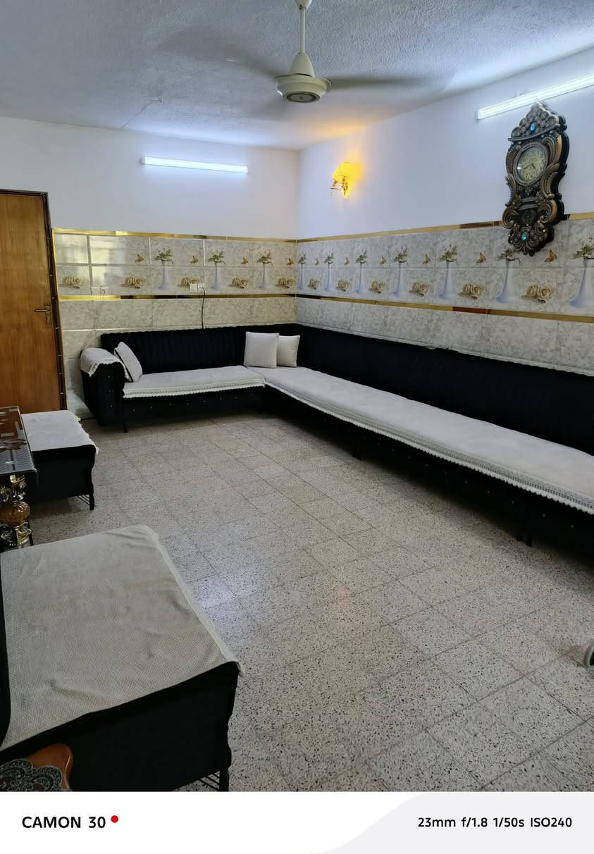 دار للبيع
حي القاهرة قرب جامع مالك الملك
مساحة 237 متر شروق تام
كراج كبير مع حديقة كبيرة 
البيت يتكون من طابقين الطابق الأول غرفة نوم و استقبال و هول و مطبخ 
و صحيات + منور 
الطابق الثاني ٣ غرف نوم و هول و صحيات 
البيت محدث سنة ٢٠١٨
سند طابو ملك صرف 
للاستفسار الاتصال على الأرقام 
*********** واتس
***********

نص مكتوب في الصور:
- CAMON 30 23mm f/1.8 1/50s ISO240
- realme Shot by aowab