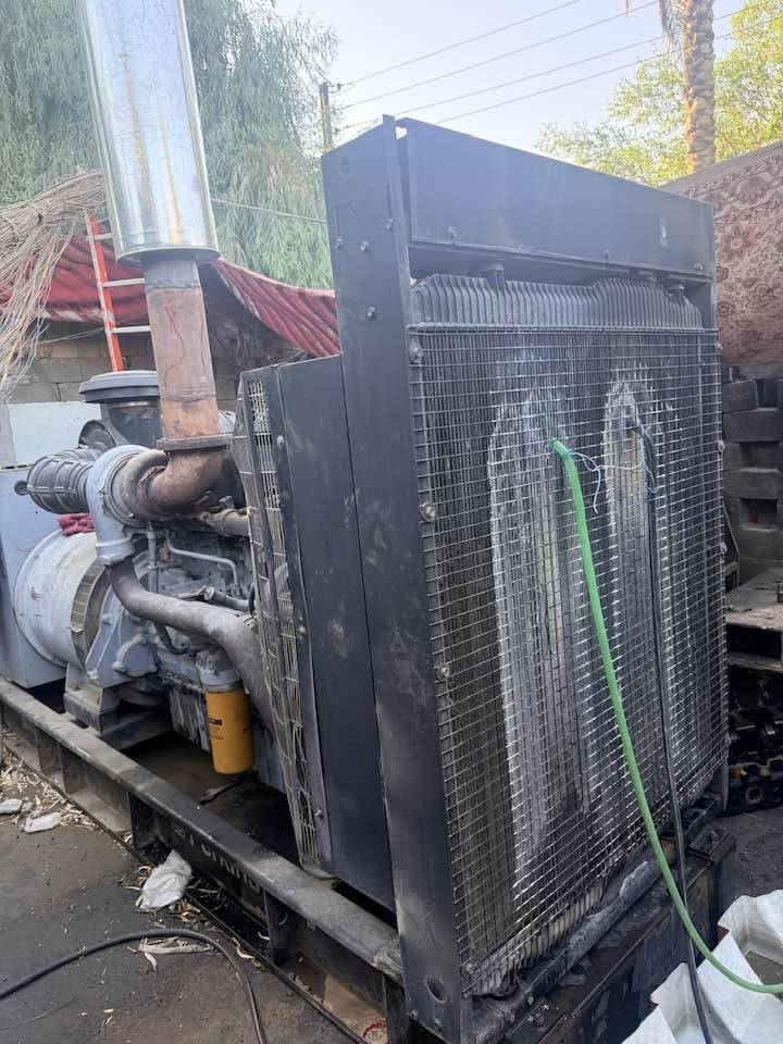 السلام عليكم 
مولده بيركنز انكليزي 550 KV 
المولده حلوه ونظيفه حيل مستعمله وبلاديه ما ملعوب بيها ابدد وجاره حمل مرتاحه المولد خير من الله وصالنصه كاتم العنوان بغداد 
للاستفسار الاتصال
 ‭***********‬
