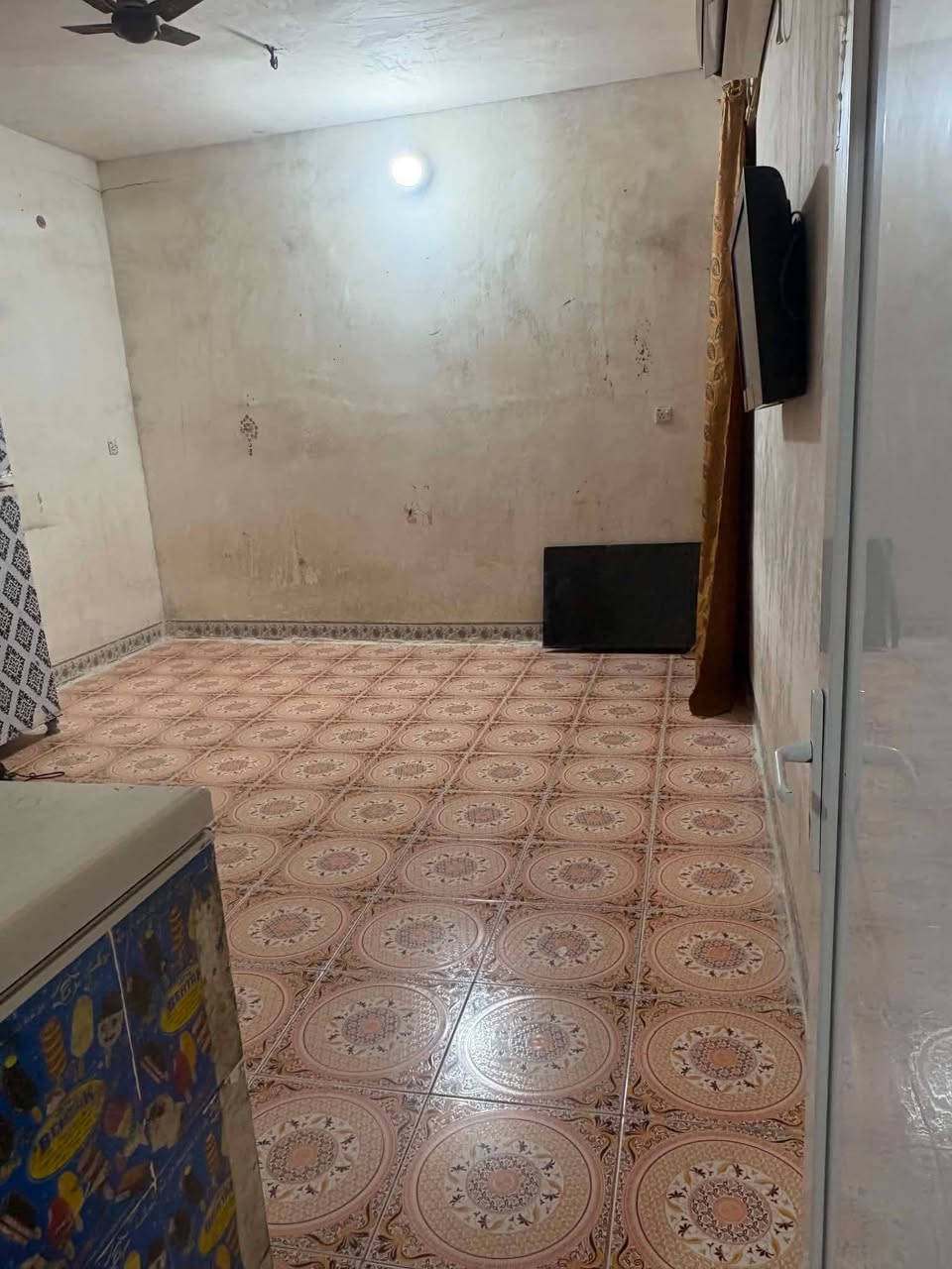 بيت للبيع بجبراوه محتوياته استقبال واسع وغرفه ومطبخ وصحيات داخليه مساحته  200م  ولبيت كامل سيراميك السعر 11بيه مجال جبراوه/ مقابيل الملعب اي مقابيل ابو منتضر بئر ماء ارتوازي حلو كهرباء مولد استفسار واستاب ***********
