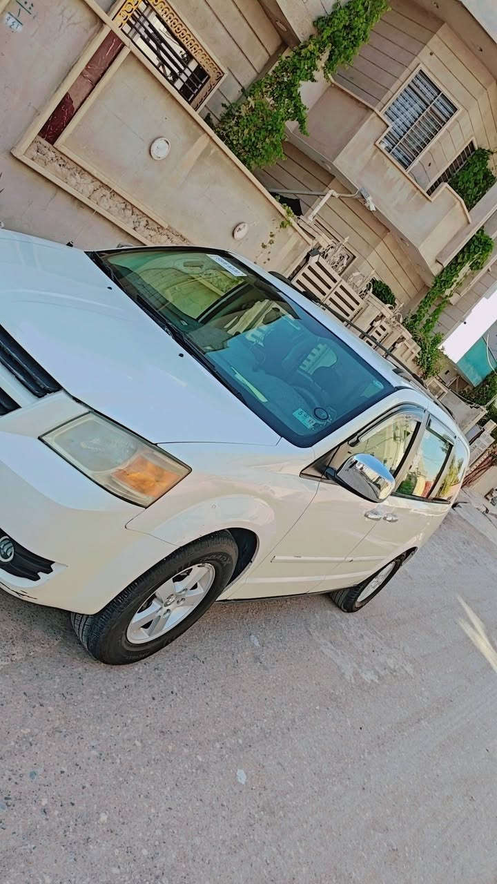 السلام عليكم
دوج كرفان موديل 2008 للبيع

رقم دهوك مسطرة 
سنوية 2027 للشهر 10

محرك 3300 شرط 
كير شرط

تبريد 3 قطع شغال مسوي ادامة عليه فريز وراديتر جديد شغال شرط 🥶

كشنات منفصل سياحي 

منظومة غاز إيطالي 80 لتر وبيها كارت 

كابون بانزين بيها 

منظومة البانزين من نوزلات وفيتبم وبلكات ووايرات ومجول كله جديد ومسويله إدامة 

لايتات زينون 
باتري جديد 

طخم تاير امامي جديد..والخلفي نص عمر 

ضررها فقط نص باب السكن ونص باب السلايت اللي وراه...قطعتين مصلحين ومصبوغين لنص الباب يعني مو كامل 

السعر 110 وبيها مجال بسيط 

مكان السيارة الموصل...الساحل الايسر 

الهاتف ***********
