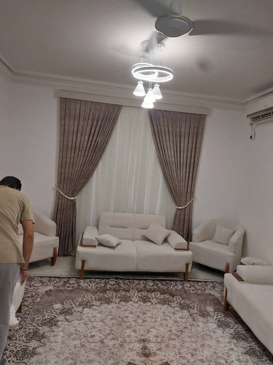تم تنصيب ستائر بقريه الغدير الأولى وباقي المجمعات 
ظل للستائر العنوان قريه الغدير الأولى قرب البازار للاستفسار ***********
