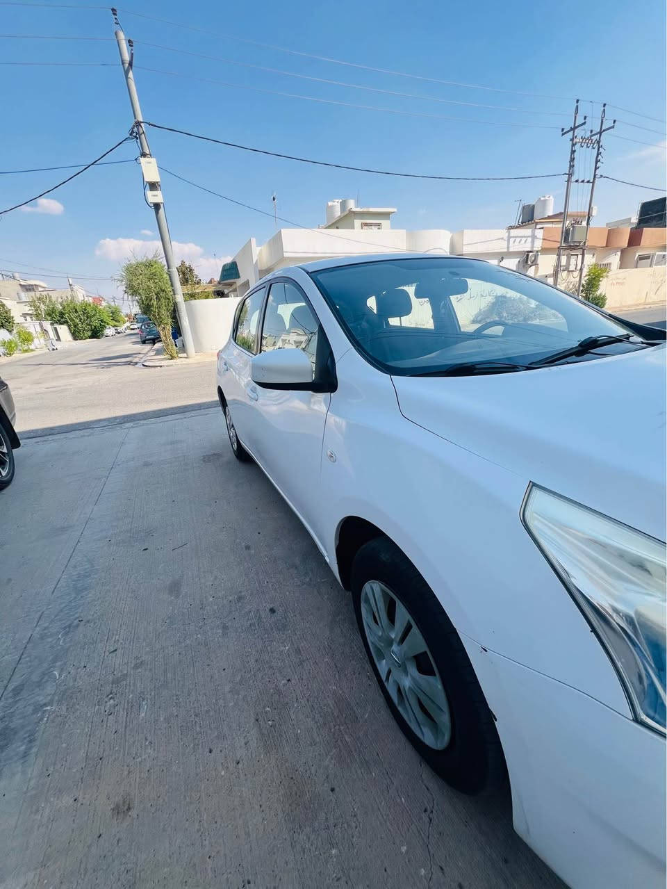 Nissan teda 2016 
سپي بةفري سةيارييةكي زؤر خاوين بو بي سبوغ مالي دؤستة . سةياريكي بي كيشة كةم مةسروف بةزيني بي كيشة مةكينة ١.٦ سةنويي نويية تةنها هةزةي بةسةر جووة چوار تاييةي نويي لةهةموو قةلي يةك بست ساردي هةية و سي چوار نةرمة تةزرةي هةية ١٥١ هةزاري عةقيقي رؤيية 
بة نسبةت سعري ١٠٨$ مةجال 
رةقةم تةلةفؤن : *********** أربيل, العراق
