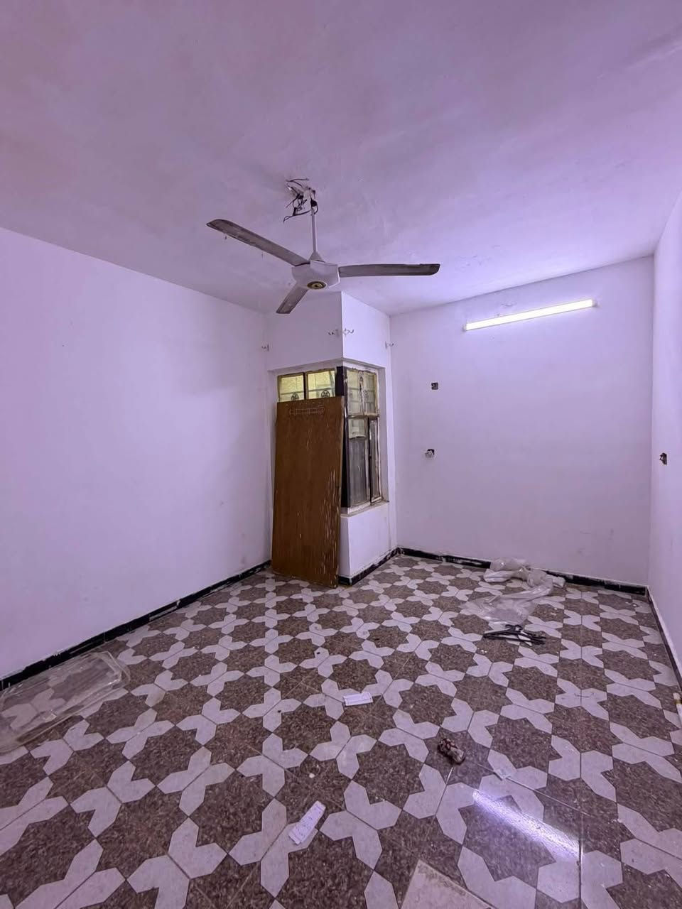 يتوفر بيت سكني بحالة ممتازة وجاهز للسكن.

​المحتويات: غرفتين نوم + مطبخ + صحيات متكاملة.

​الموقع: شارع النخل
​السعر: 650
​للتواصل والاستفسار: ***********

