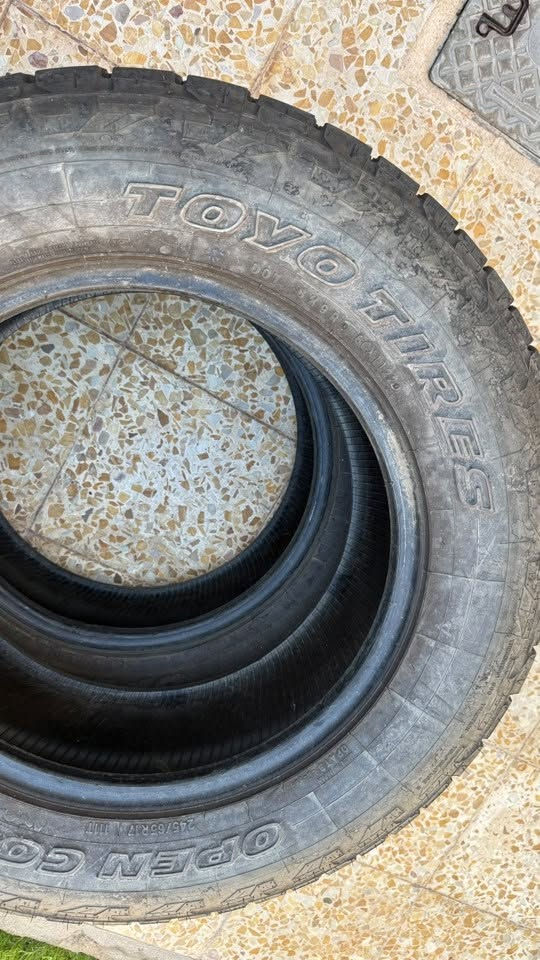 تايرات للبيع
بحاله جيدة
عدد ٤
وياها فلنجات و ستدات
245/65R17
المكان اربيل 
***********
