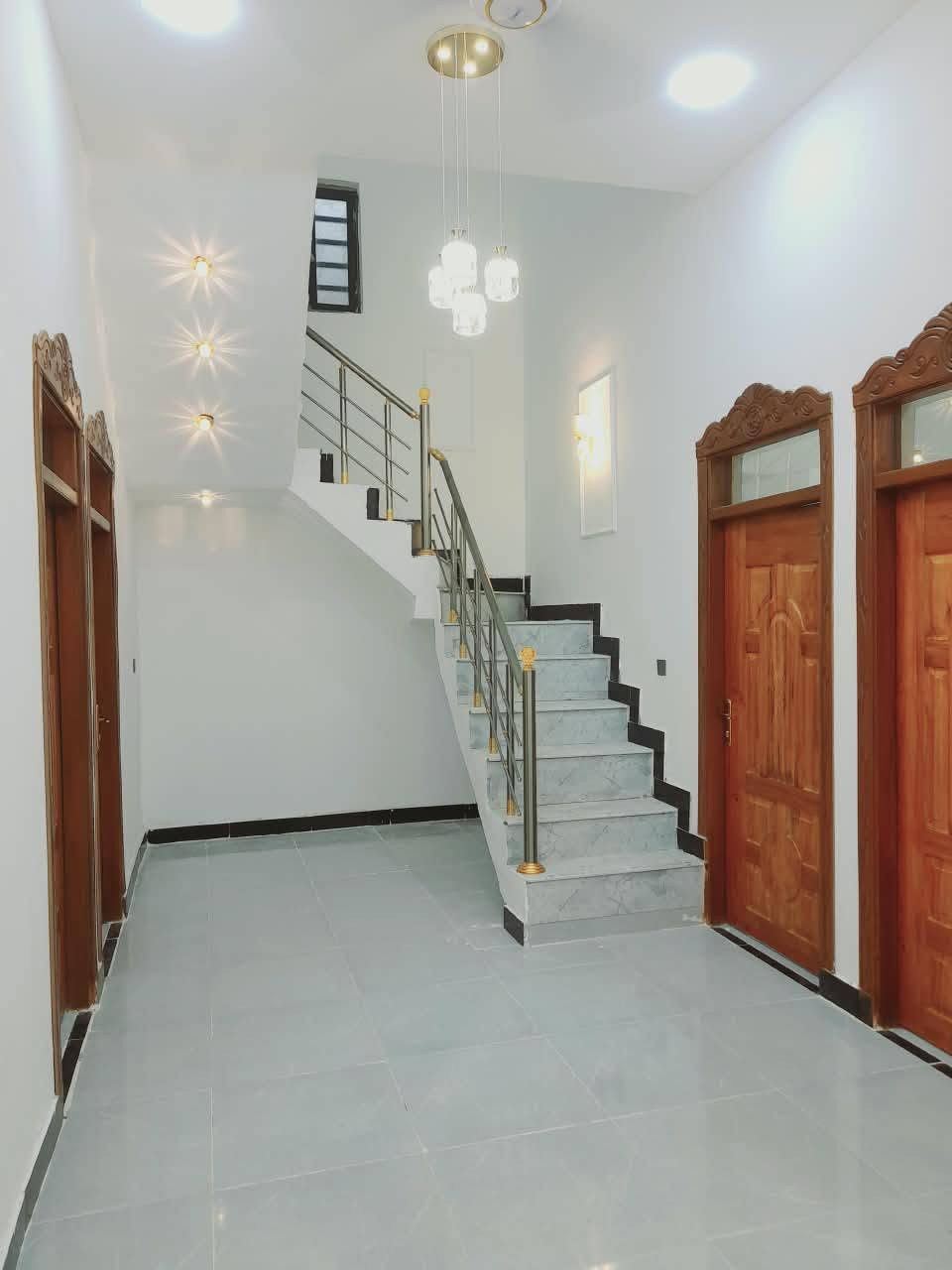 🏡 بيت للبيع – فرصة مميزة

السلام عليكم وأسعد الله أوقاتكم 🌹

يتوفر بيت للبيع بموقع مميز وخدمات متكاملة

📄 طابو ملك صرف زراعي عراقي
✅ وكالة + نسخة من الطابو + مكاتب أصولية

📐 المساحة: 140 متر²

🏠 مواصفات البيت:
▪️ غرفتا نوم
▪️ ديوان
▪️ صالة
▪️ مطبخ
▪️ صحيات داخلية وخارجية
▪️ بناء درجة أولى
▪️ جاهز للسكن ومن جميع النواحي

🌟 مميزات العقار:
✔️ منطقة هادئة ومريحة
✔️ جميع الخدمات متوفرة (ماء، كهرباء، مدارس قريبة)
✔️ شارع 10 متر تبليط
✔️ إنارة كاملة للشارع

📍 العنوان: البصرة – حمدان – قرب مركز حمدان

💰 السعر: 85 مليون دينار عراقي
🔹 قابل للتفاوض

☎️ للاستفسار:
***********
أبو مهدي

