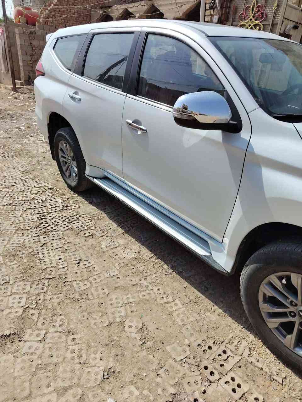 السلام عليكم باجيرو سبورت 2020 فول مواصفات عاليه سياره ما بيه اي حادث فقط بيه 4 حالوبات بل قماره ما عليه شي سياره جديد تجي تفحص وتشوف سعر 240 وبيه مجال هواي *********** =*********** العنوان بغداد النهروان باقي التفاصيل الاتصال على الرقم
