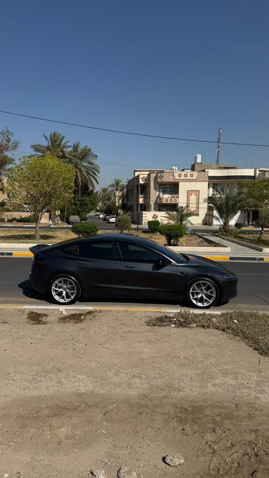السلام عليكم تسلا للبيع او مراوس بكورلا او بي واي دي
تسلا ٣ موديل ٢٠٢٥ ماشية ١٨ الف كيلو بطارية بلادية ماطورات بلادية شواصي ولغود بلادية بيها قطع اثنين تبديل و٣ تصليح لون رصاصي طافي دبل ماطور لونك رينج الشحنه تمشي ٥٣٠ كيلو 

تفاصيل اكثر عن الحادث وصور الحادث دز وتساب وتدلل اون لاين ورابطها على التطبيق مالتسلا

رقم اربيل باسمي وبيها موافقة تظليل عليها ويل كب ١٩ bbs تو سايز وكماليات

السعر 180 وبيها مجال

صور وتفاصيل الحادث راسلني وتساب وتدلل

***********
