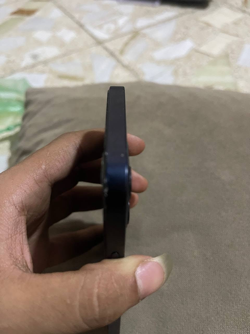 سلام عليكم ايفون 12 للبيع جهاز وتر ما مفتوح ونضيف وهاي الفطور والشخوط بالزكه مو بالشاشه للبيع او مراوس ب13 وفوك للعلم اني مو صاحب الجهاز وتفاصيلة بالصور ومتواجد وتساب *********** مكاني بغداد
