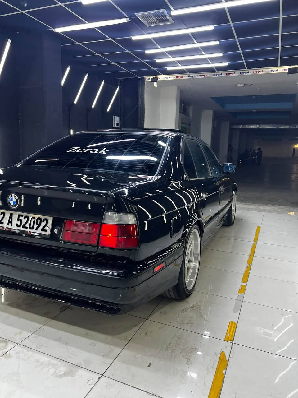 سلام عليكم 🫡 
بيئم دبليو 1993 فول فول مواصفات ☝🏽
اصل فصل 525 گير توماتيك بلادي 💯
السياره من الدعاميه للدعاميه كله بلادي 👍🏽
سلايت كهربائي + كشنات جلد + كشنات تدفئه 
تبريد ثلج ثلج 🥶 + لايتات زينون + لايتات حلقه + بنكه كهربائيه 
بجم عريض + وياله و دعاميات M + دبل ايرباك 
بريك ABS + ماشالله بحياتي ماشايف هيج تبريد بارد 🥶
گير محرك بشرط بل باكيت لا صرف لا بخار كلش جديد 🆕 
الله شاهد سياره مال جناي شغل و اطلع دينار مصرف مابي
تخم تايرات جديد + صدر امامي خلفي جديد + دسكات جديد
السياره بدون ضربه + بدون خياس + فقط صبغ جماليه فقط ماشاءلله ماباقي هيجي سياره نضيف الي يشتريها يشوف الف خير
رقم اربيل رقم سنويه هزه كله جديد بسمي شخصي لحد 2031
العنوان ~ كلار قضاء سليمانيه 📍
السعر ~ 77 ورقه وبيها مجال 💸
الهاتف ~ ***********
اخوان السوك كلشي بي حتى ب 20 ورقه اكو بس كلشي بسعره 
ملاحظة ~ تجي اذا مو مثل المنشور و مو مثل الصور مصاريفك عليه
