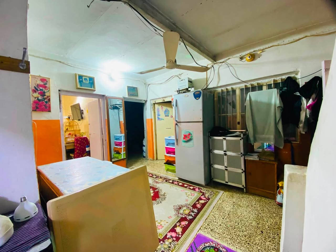 #مكلف_بالنشر

التواصل مع قحطان الحداد ‭***********‬

دار للبيع مساحة 350 متر
الواجهة 11 متر و النزال 31.5 متر
متكون من طابقين 
الطابق الاول غرفتين نوم + استقبال + مطبخ + صحيات + هول
الطابق الثاني 3 غرف نوم
بناء قديم طابوق 

الموقع بهرز قرب مكتبة بهرز و مدرسة عمر بن الخطاب
