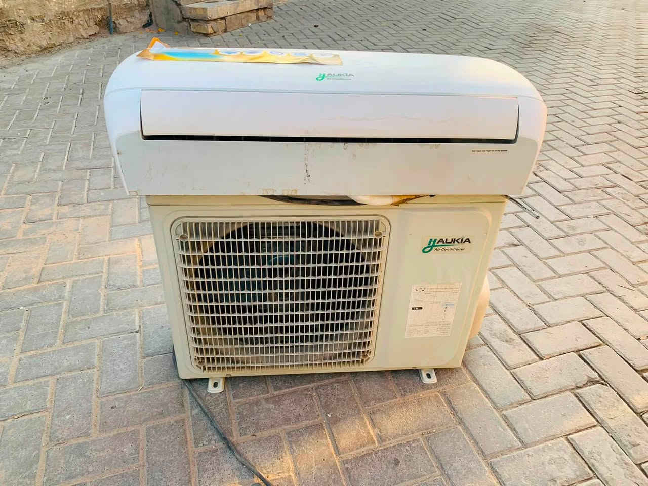 #متاح سبلت 1️⃣طن نوعيته اوكيا  شغال شرط الشغل تبريد ثلج ❄️ تدفئه نار 🔥 الجهاز بلادي على وضع الشركه برغي ما مفتوح بيه غراضه كامله مفتوح وجاهز سعره 200 وبي مجال العنوان بغداد للاتصال ***********
