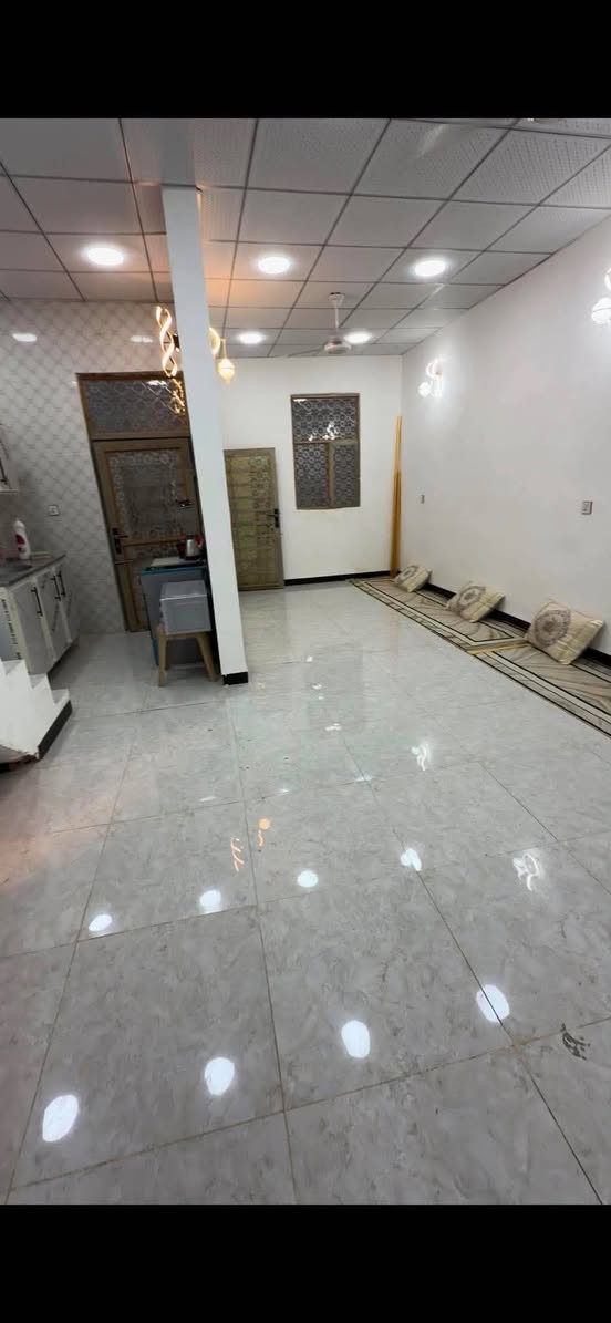 ✨🙏🏻🍂دار للبيع 60متر السعر 18
وبي مجال  نجف مقابيل قريه الغدير خلف البانزين خانه  
بناء حديث يحتوي على غرفة وصاله ومطبخ وصحيات 
رقم راعيه *********** منطقة  متكاملة ومرتبة

نص مكتوب في الصور:
- يا الله يا رزاق