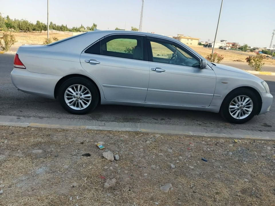 سه ره تا به ناوي خواي گه وره شاهينه بؤ فرؤشتن براوه يه مؤديل 2005مه كينه بچوكي گري بچوك ناو زه رد دو دوگمه بئ كؤد سه ياره كه زؤر جاهيزه ره نگي به حري چوار تايه ي تازه چركه ي تيا نيه سه ياره كه شوين چه م چه مال نرخي ٤١قوفلي تي ژماره ***********
