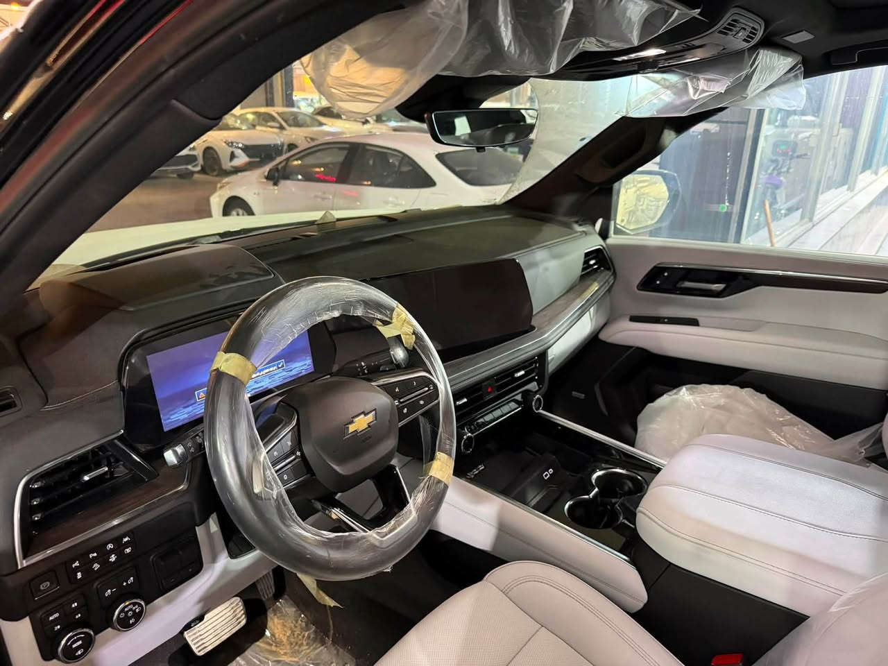 وصول الان
Chevrolet Tahoe Premier –2026
0Km
• ضمان شركة المنصور

سيارة تجمع بين الفخامة، الراحة، والمساحة 👑

حضور قوي على الطريق، وتجهيزات تليق بالعائلة والرحلات الطويلة 🔥

جاهزة للمعاينة والتسليم الفوري.

📍بابل  –طريق حلة نجف -المعارض الجديدة 
📞***********
