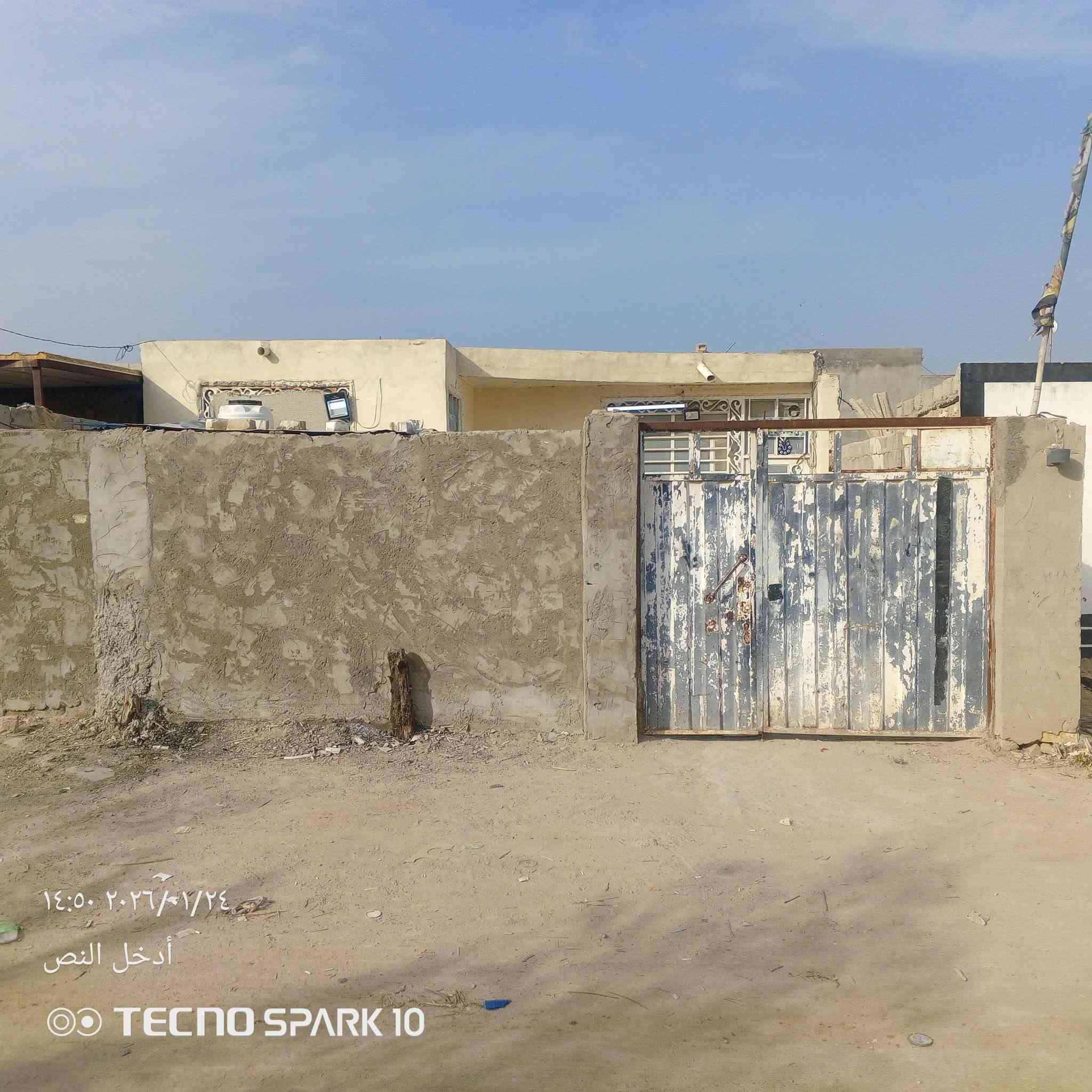 بيت 400متر للبيع زراعي 200متر بناء او 200متر حديقه غرفتين وصاله وحمامات ومكشوفات ومطبخ وستقبال وساحت بيت السعر 25 اتصال ***********
