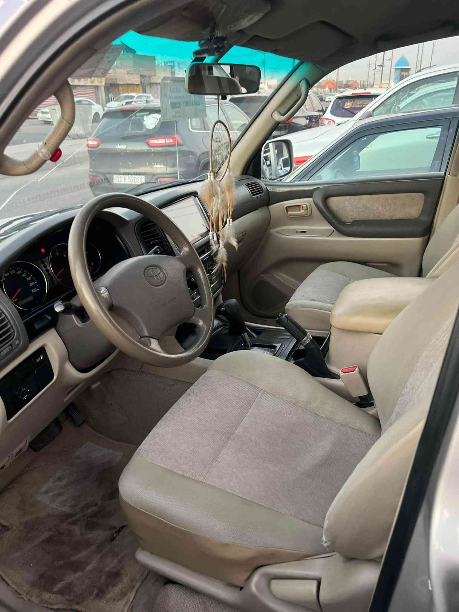 يالله السلام عليكم لاندكروزر 2005 اصل تلث قطع تبريد كير اوتو ماتيك مكينه V6 دواخل بيجي بيها الجاملغ والبنيد ومسيتين وي الباب سياره كشرتها حلوه السعر ب160 وبيها مجال قليل يرهم بيع او مراوس ***********

