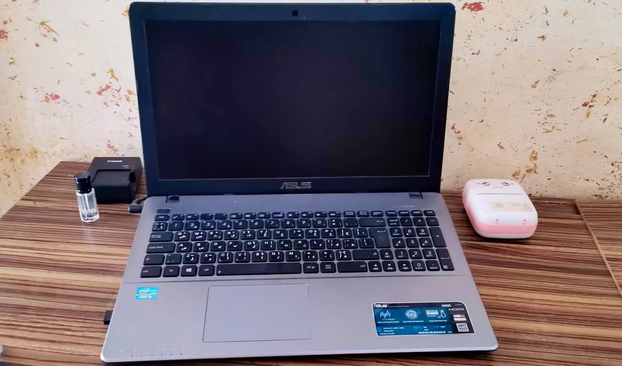 لابتوب ASUS A550C للبيع 💻🔥
لابتوب ASUS A550C للبيع 💻🔥

للبيع لابتوب ASUS A550C بحالة ممتازة ونظيف كلش، مناسب للدراسة، العمل، التصفح والبرامج اليومية.

🔹 المواصفات:
• المعالج: Intel Core i5-3337U
• الرام: 8GB
• الهارد: HDD 750GB
• الشاشة: سليمة وواضحة
• الجهاز نظيف جدًا من الخارج
• الشاحن موجود
• جميع الوظائف الأساسية شغالة تمام
. نظام وندوز 10 محدث 

⚠️ ملاحظة: البطارية تحتاج تبديل، والجهاز يشتغل بصورة طبيعية على الشاحن.

💰 السعر: 140,000 دينار عراقي قابل للتفاوض بالمعقول

الجهاز نظيف وحالته ممتازة  والبيع للفحص والتجربة.

و متوفر توصيل لكل العراق 
📞 للتواصل: ***********
***********
