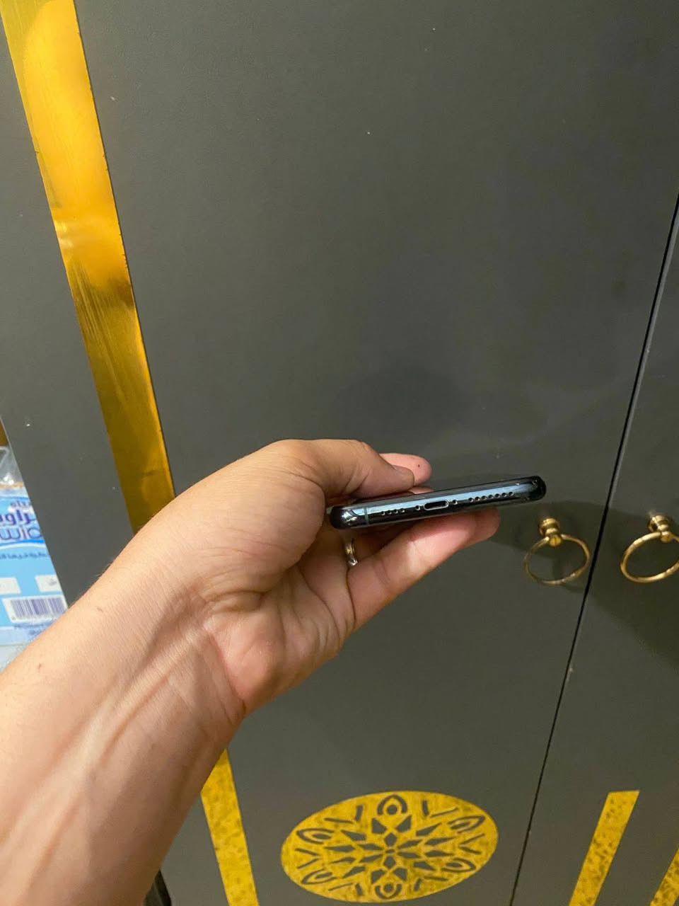 نطيحة بسعر اكس ماكس او ١١ عادي
١١ برو ماكس 
ذاكرة ٦٤
بطارية ١٠٠ مبدلة نوعية كلش زينة
مبدل شاشة فيس ايدي شغال 
نظافة بصور 
فقط جهاز بدون ملحقات
مشاكلة فلاش واكف فقط وسماعة جوة واكفة وثنينهن تصليحهن ٢٥ الف سماعة ولفلاش صوتة كلش حلو وعالي مال سماعة لفوك 
طب عل فيديو وشوف جهاز واقرة لمنشور زين وراسلني لتجي تراسلني دكلي شبيه مابيه ذاكرلك كلشي بلمنشور 
سعرة ١٧٠ بي مجال حك جيتك 
مكاني بغداد الدورة
رقمي ***********
