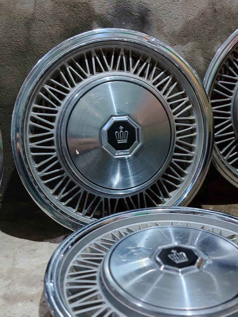للبيع كبات سوبر نضيفات جدا
سعر ١٠٠ قفل 
تواصل واتساب ***********
