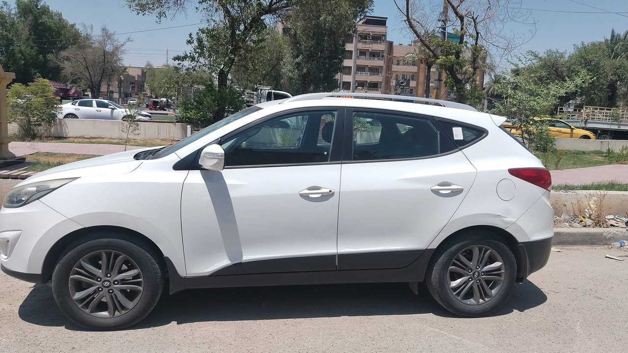ط السلام عليكم توسان ٢٠١٥ أبيض خليجي محرك ٢٠٠ دوش ماشيه ١٢٧ بيها رصعه بالجاملغ الخلفي فقط الموقع شارع فلسطين ***********
