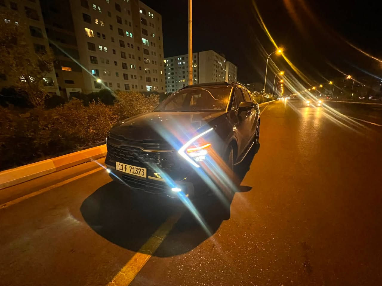 Kia Sportage plug in Hybrid X Line Prestige
#تتقدم_ وترجع_بالريمونت
بانزين + هايبرد + بلكن موديل 2024 ماشية 9000
فول لحد يقارنها بالفئات الاقل منها والمهجومة 
تگدر تستخدمها كسياره كهربائيه بصوره تامه وتنسى محرك وبانزين ودوخته 
الشحنه وحده تمشيك مسافه 60-100 كيلو 
لون #اسود ميتاليك

#مواصفاتها :
1-بنوراما
2-بصمة  (بصمتين بيهة)
3-شاشة كبيره على طول دشبول 
4-كامرات عدد 5
5-رادارات / رادار امامي /رادار جانبي /رادار خلفي
6-حساسات خلفي 
7-خرائط نظام كيا مفعل بيها اصلا 
8-كشنات تدفة‏ 
9-كشنات جلد 
10-دفع رباعي  نضام جبلي وثلجي وترابي وسمارت
11-نزول منحدرات                                                    
12-كشنات كهرباء
13-تبريد قطعتين 
14-اوتوهولد 
15-ويل كروم 
16-مسجل ناطق مفعل
17-بلوتوث USB ابل كار بلاي والاندروير . 
18-حاجب ليد
19-نقطه عمياء
20-مراة تعتيم
21-اشاراة بالمراياة الجانبيه                                     
22-فول تحكم ستيرن                                             
23-كير ماوس                                             
24-اوتو بريك                                                        
25-بريك بصمة                                                       
27-شحن اللاسلكي                                                            
28-‏داخل تفاحي جلد 
29-نضام قياده أيكو + سبورت + نورمل
30-مثبت سرعه
31-تحديد مسار والقياده الاليه 
32-دمامات صوت  
33-لايت بلادي Led +  ‏دبل زينون اصلى . 
34-رادار الخطوط البيضاء 
‏36-شاشة إلكترونية
37-تشغيل عن بعد
38-منفذ شحن في المقاعد الأمامية
فول فول افتح الباب توكع مواصفات
السعر: 227 ورقة 

#الألم_بنيد_فقط_بدون_تبديل ايرباك راجع سستم كامل 

***********

