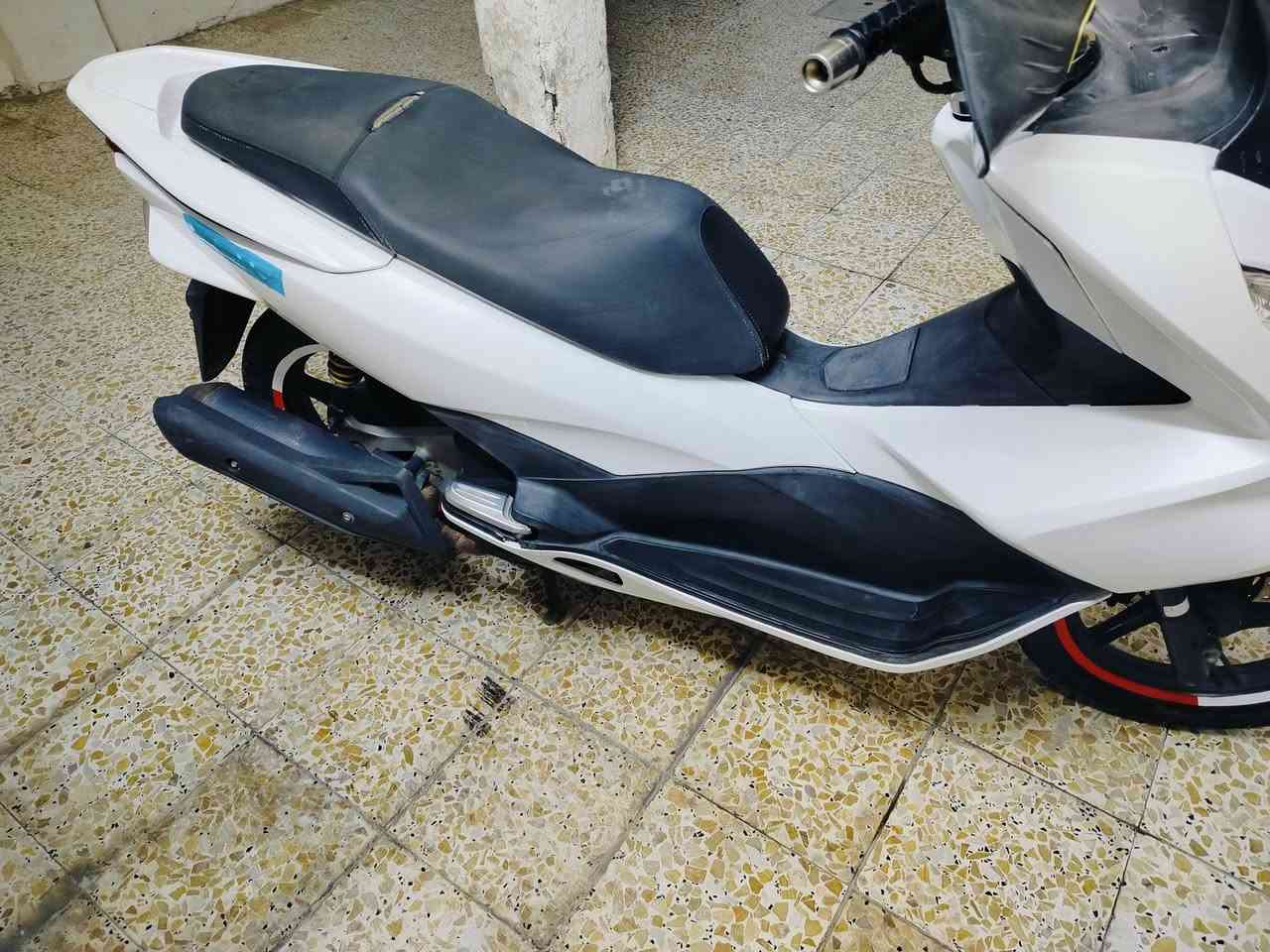 سلام عليكم درجة pcxللبيع جيل ثاني محرك مكفول كفرات مصبوغه جماليه بس ابلادي حساسات كهربائيات كله شغاله ماشيه 42السعر12 اونص بيه مجال العنوان بعقوبه التحرير الرقم الهاتف ***********
