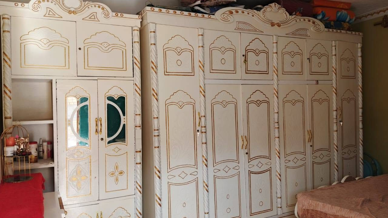 سلام عليكم غرفه للبيع تفصال خشب ثقيل 
نضيفه كلش سعرمناسب  ***********
