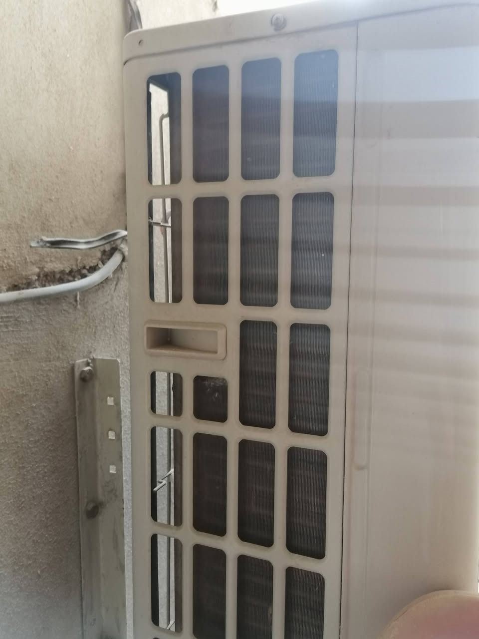 مكيف ٢ طن للبيع نظيف بس فقط بي ليك غير هذا كلشي مابي للبيع او مراوس كنتوري صور موجوده @ رقم بي واتساب *********** سعر ورقتين
